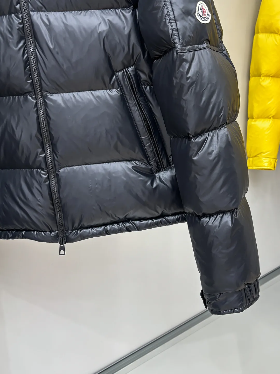 MON 26 Levitha 。 Premium 。 Super Laqué ， 。 ， ， —— ， 。 ， Classic 。 ， Moncler Maya ， Classic ， ， 。 ， 、 ， 。 。 ， Luxury ， ， Premium 。 25061Size ： 0 : 50cm- 112cm- 61cm- 70 1 : 51cm- 116cm- 62cm- 71 2 : 52cm- 120cm- 63cm- 72 3 : 53cm- 124cm- 65cm- 73 4 : 54cm- 128cm- 67cm- 74 5 : 55cm- 132cm- 69cm- 75 Size ：（ 0 ） 174-140 ， 2 ！ 130 1 ，130-145 2 ，145-160 3 ，160-175 4 ，175-190 5 ！